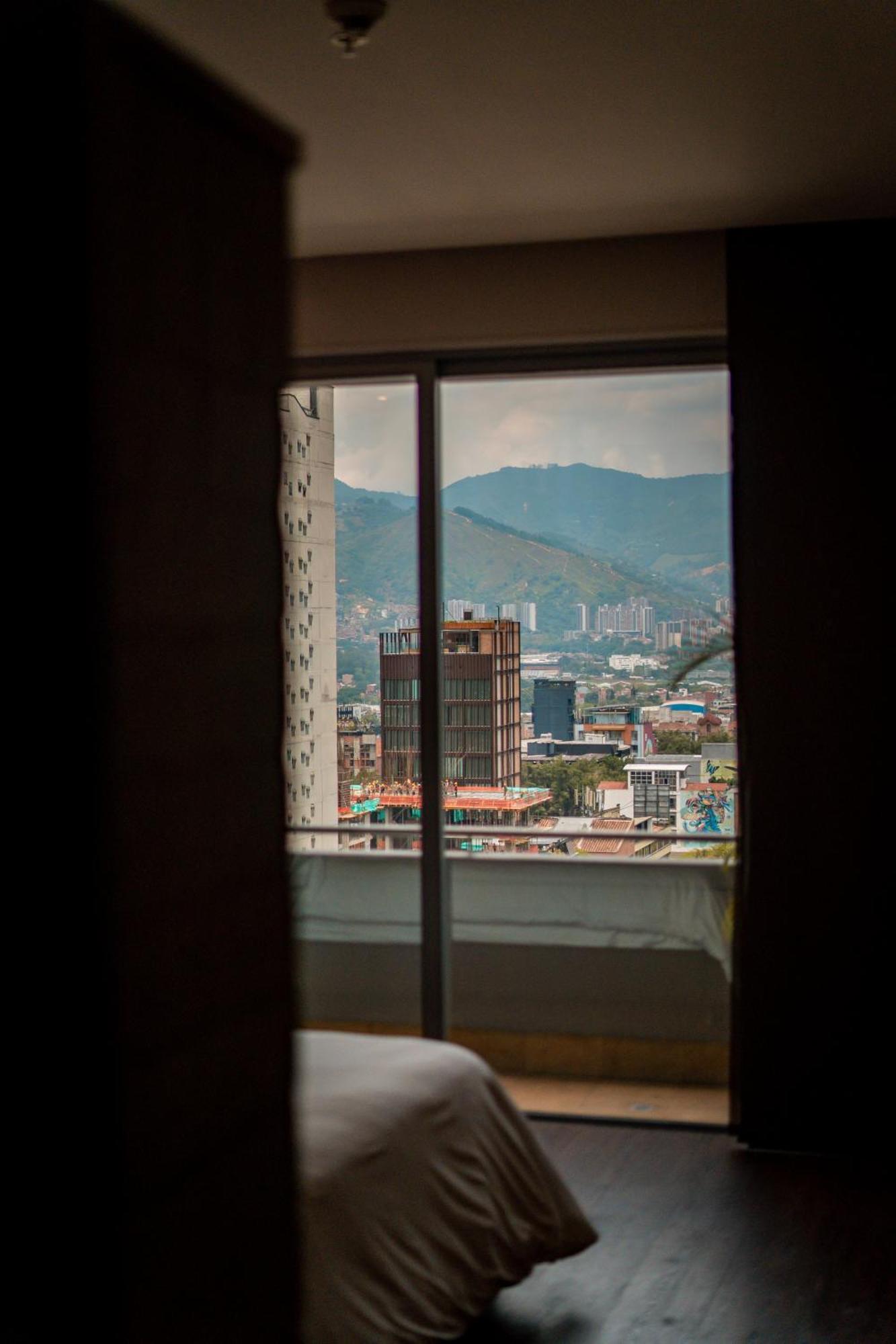 Diez Hotel Categoria Colombia Medellín Oda fotoğraf View of the city from a hotel